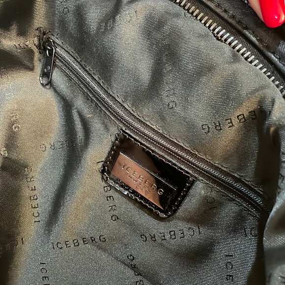 Iceberg pocketbook. Made in Italy. Highest quality black & black patent leather - Picture 5 of 7